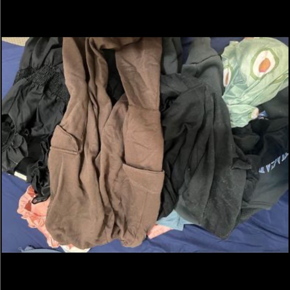 Bunch of clothes - Picture 6 of 6